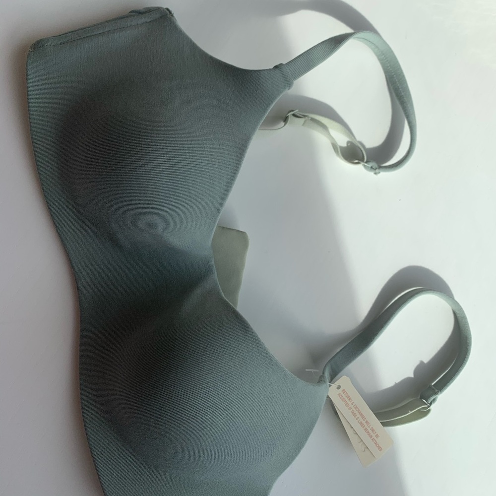 Sold NWT SKIMS by Kim Kardashian 32C